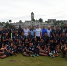 Fiji er regjerende OL-mestre i "Rugby seven". Om morgenen dag to fikk Kronprins Haakon og Dag-Inge Ulstein delta på en treningsøkt med ungdomslandslaget. Foto: Sven Gj. Gjeruldsen, Det kongelige hoff